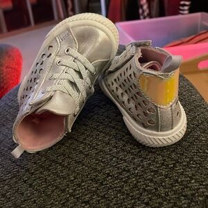 Wonder nation kids tennis shoes no tie elastic slip on's beautiful shoes size 3